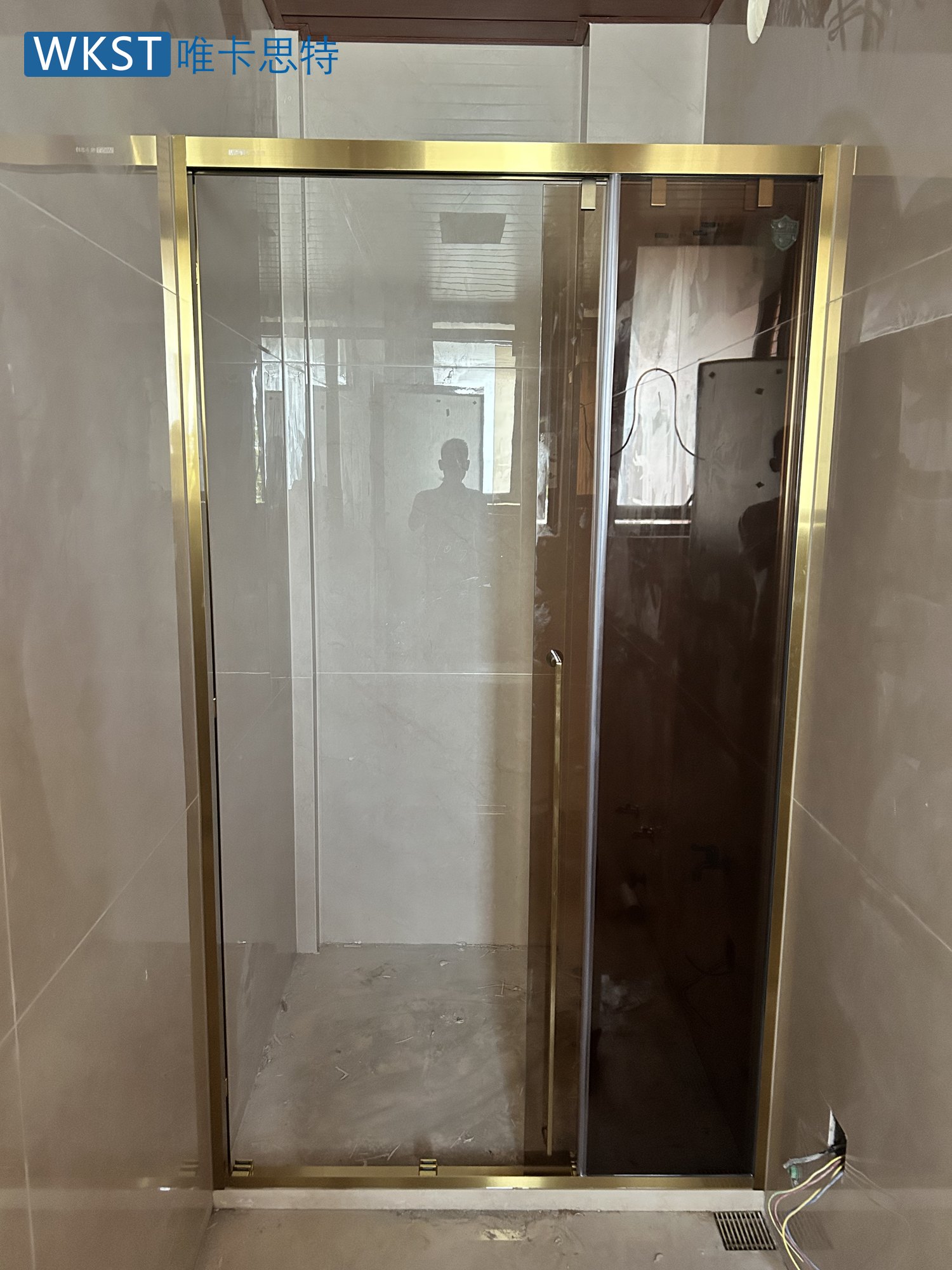 西樵自建房淋浴房案例 未标楼层 · 一固两联动位置 11.SX61安装后开门效果