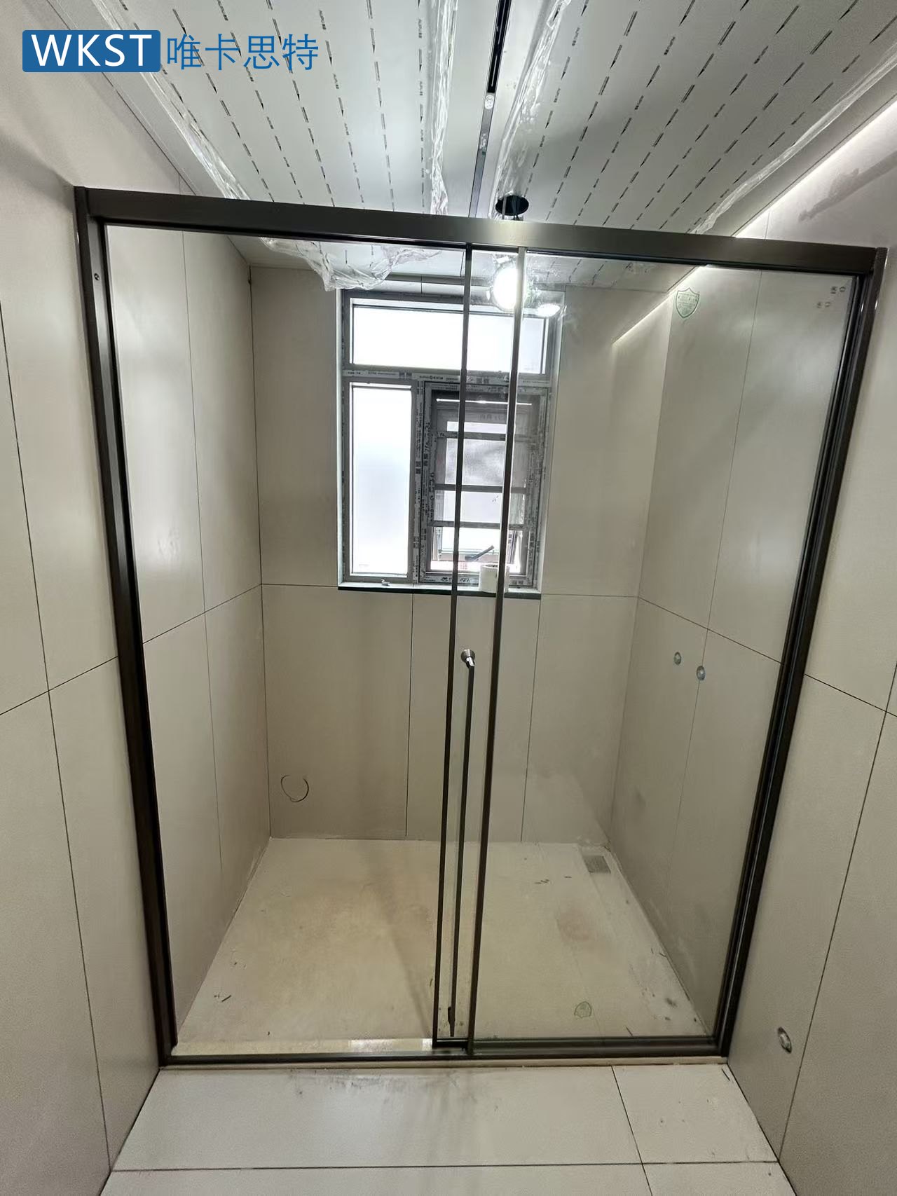 顺德碧桂园别墅淋浴房案例 一楼 · 主人房 一楼主人房1540mm安装后效果图开门