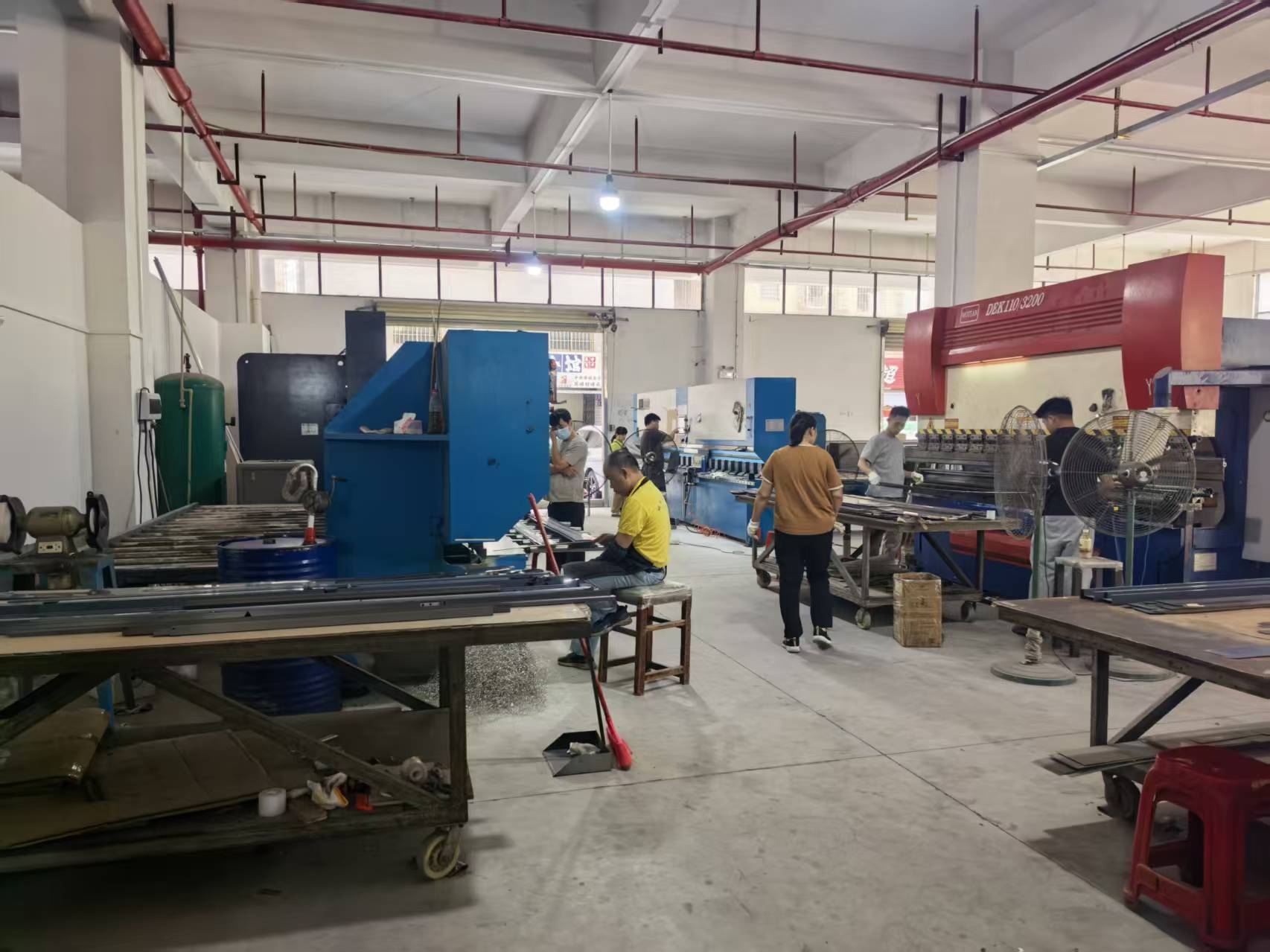 WKST 唯卡思特淋浴房型材加工现场